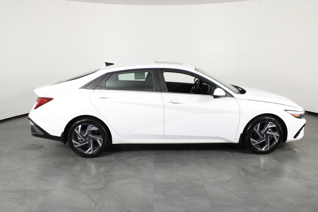 Certified 2024 Hyundai Elantra SEL w/ Convenience Package FWD image 12