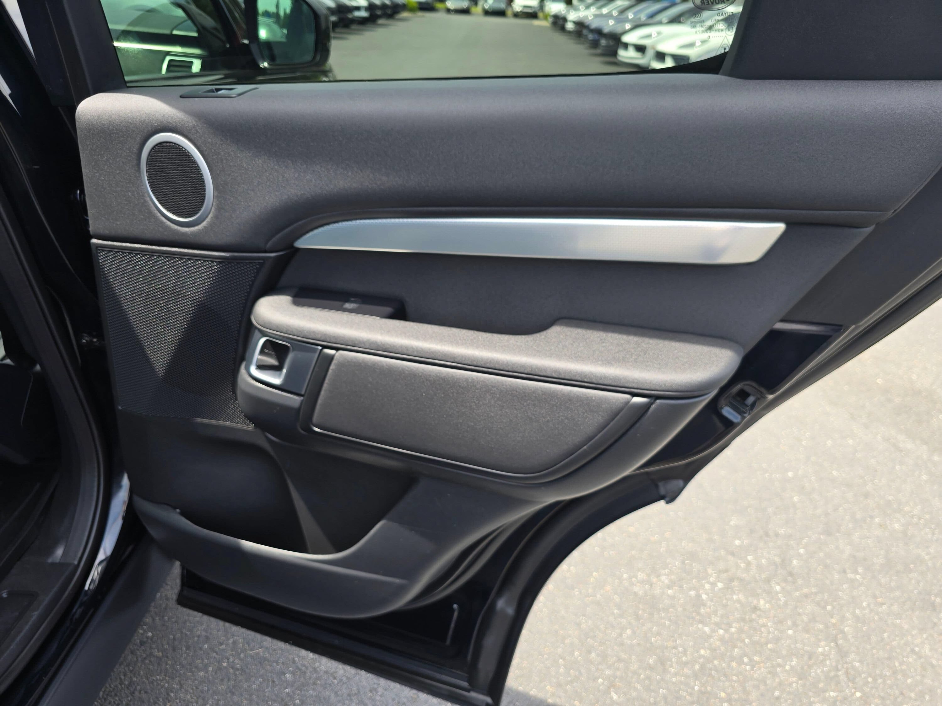 Used 2020 Land Rover Discovery Landmark AWD/4WD image 25