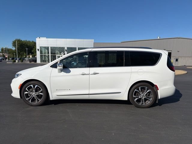 Used 2022 Chrysler Pacifica Pinnacle FWD image 4