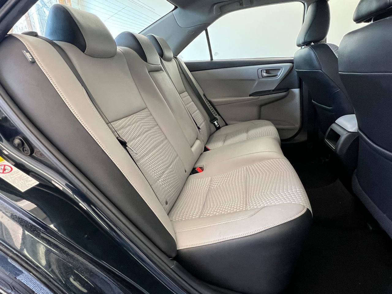 Used 2015 Toyota Camry SE w/ Moonroof Package FWD image 14