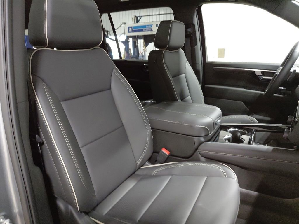New 2026 Chevrolet Suburban Premier AWD/4WD image 23