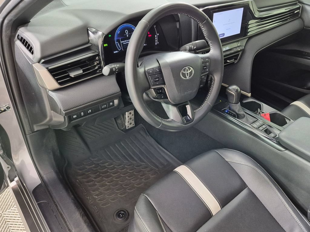 Used 2025 Toyota Camry SE w/ Convenience Package FWD image 11