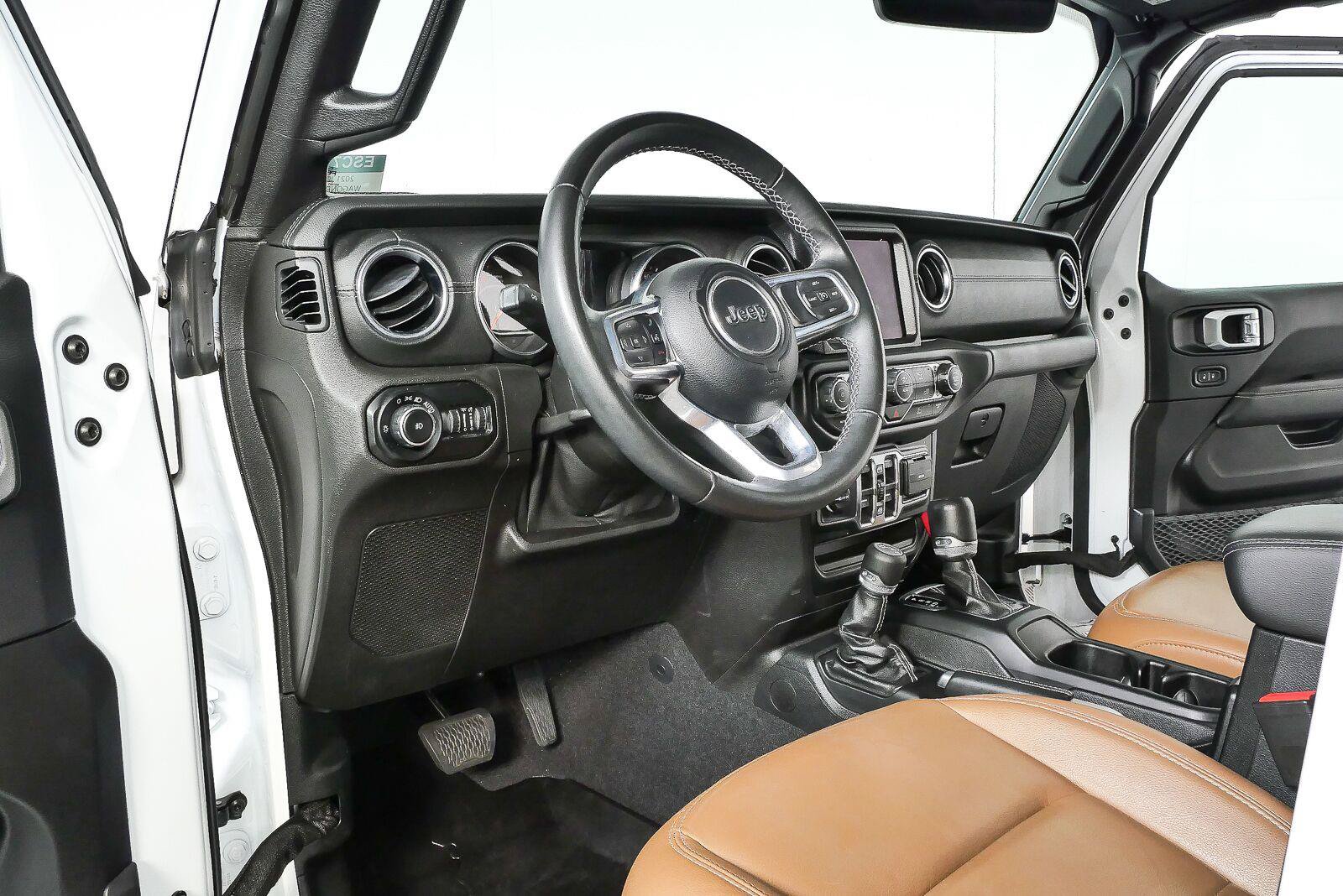 Used 2021 Jeep Wrangler Unlimited Sahara AWD/4WD image 4