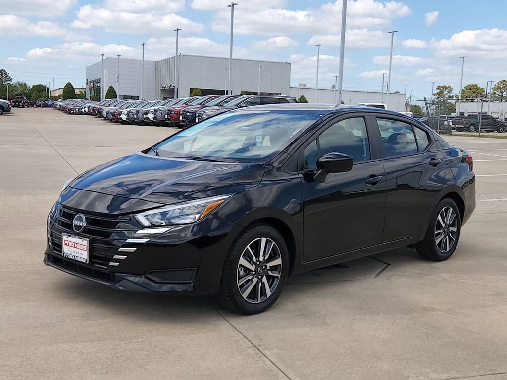 Used 2025 Nissan Versa SV image 3