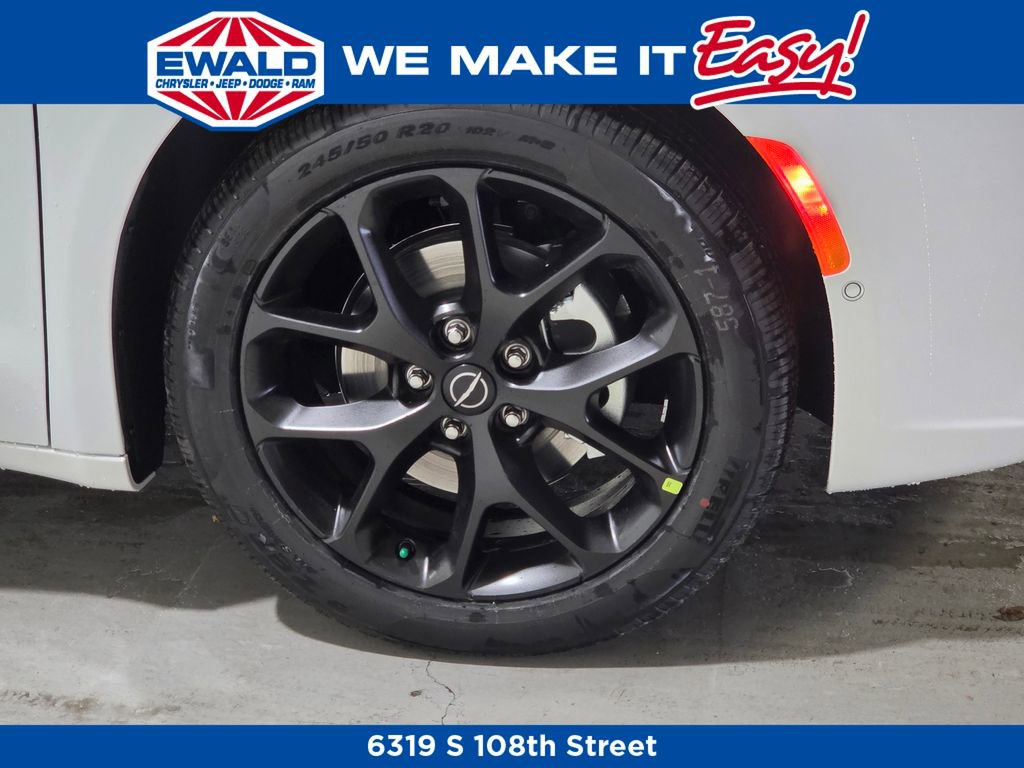 New 2026 Chrysler Pacifica Select w/ S Appearance Package image 11