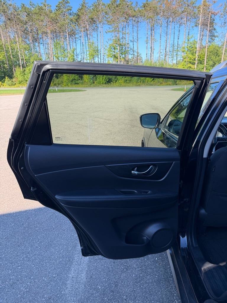 Used 2019 Nissan Rogue SV AWD/4WD image 14