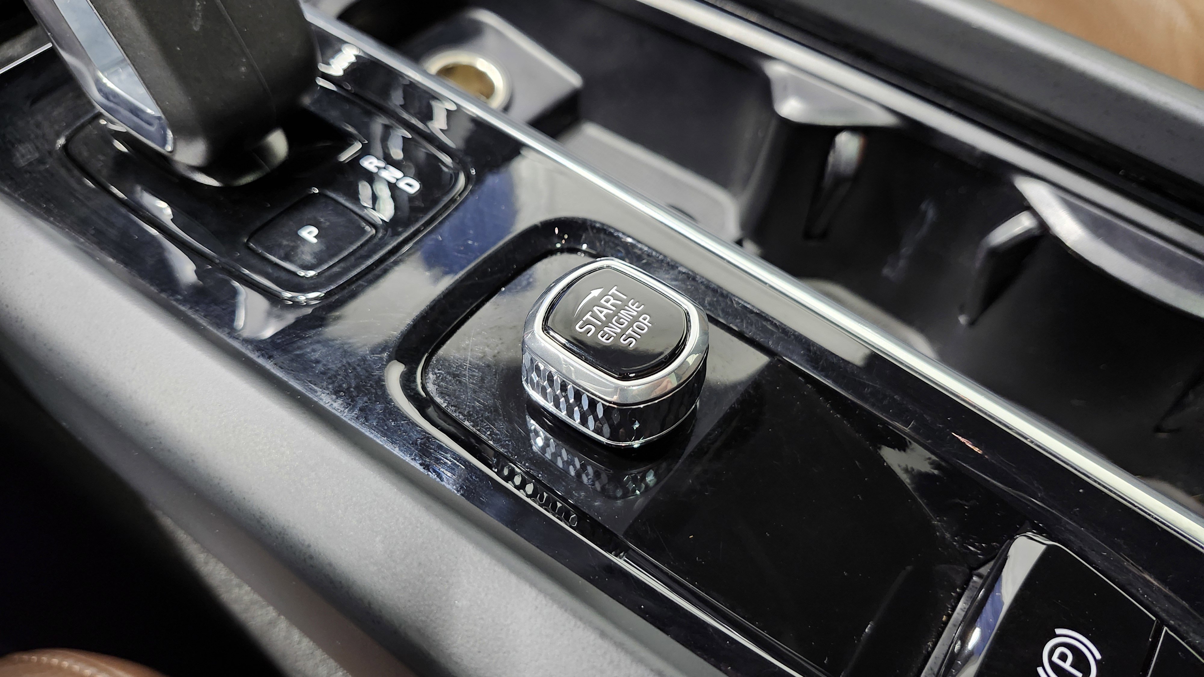 Used 2024 Volvo XC60 B5 Plus image 10