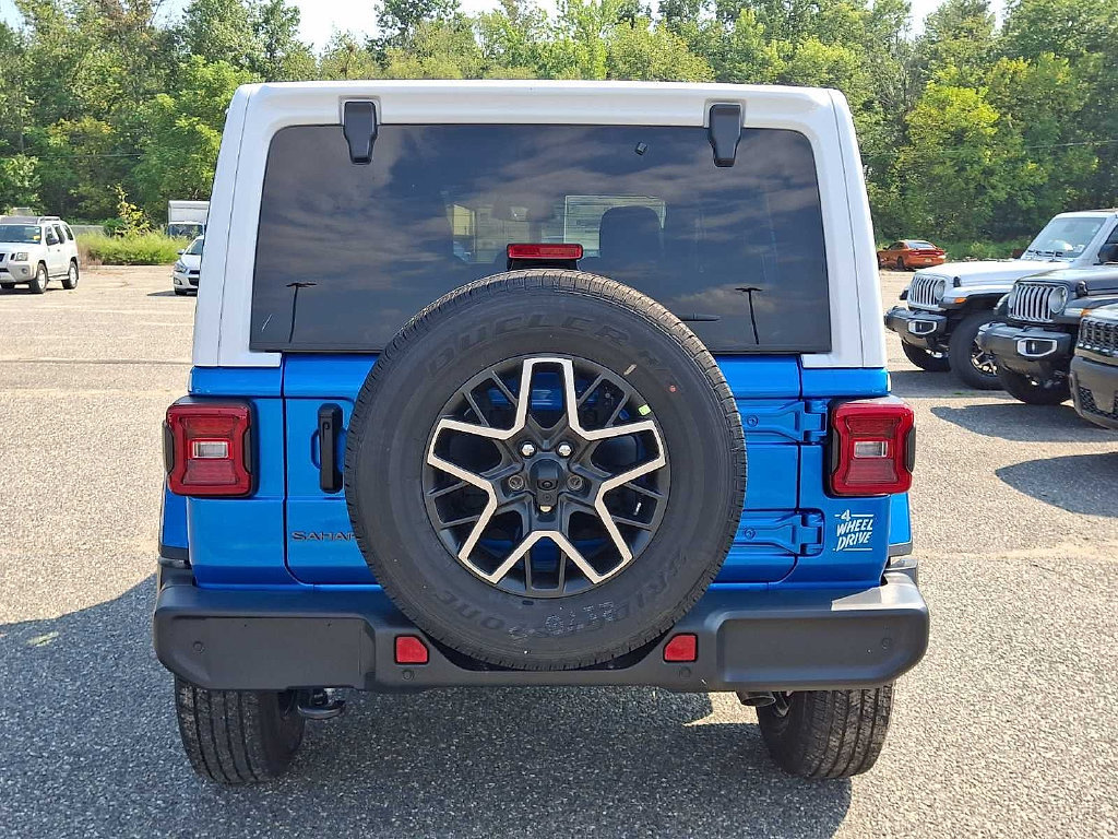 New 2027 Jeep Wrangler Unlimited Sahara w/ Whitecap Package AWD/4WD image 7
