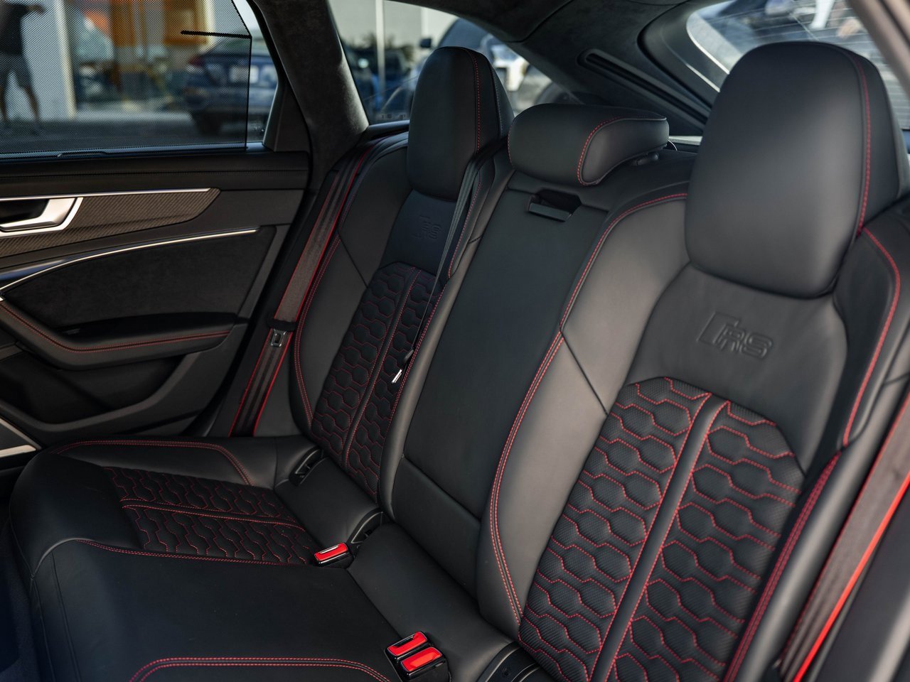 Used 2023 Audi RS 6 w/ Carbon Optic Package image 31