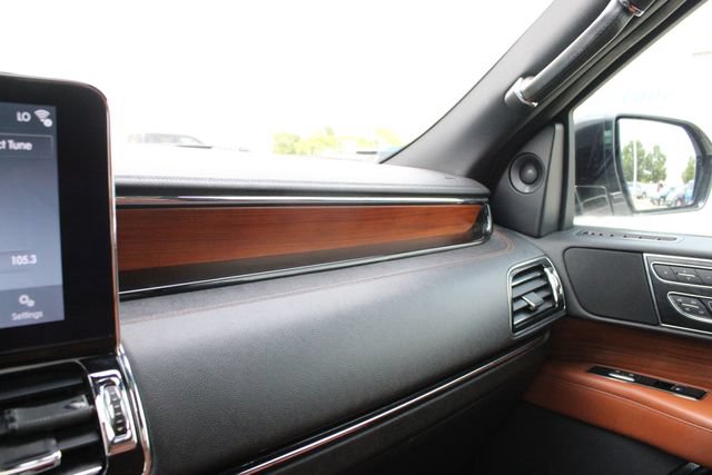 Used 2019 Lincoln Navigator L Reserve AWD/4WD image 19