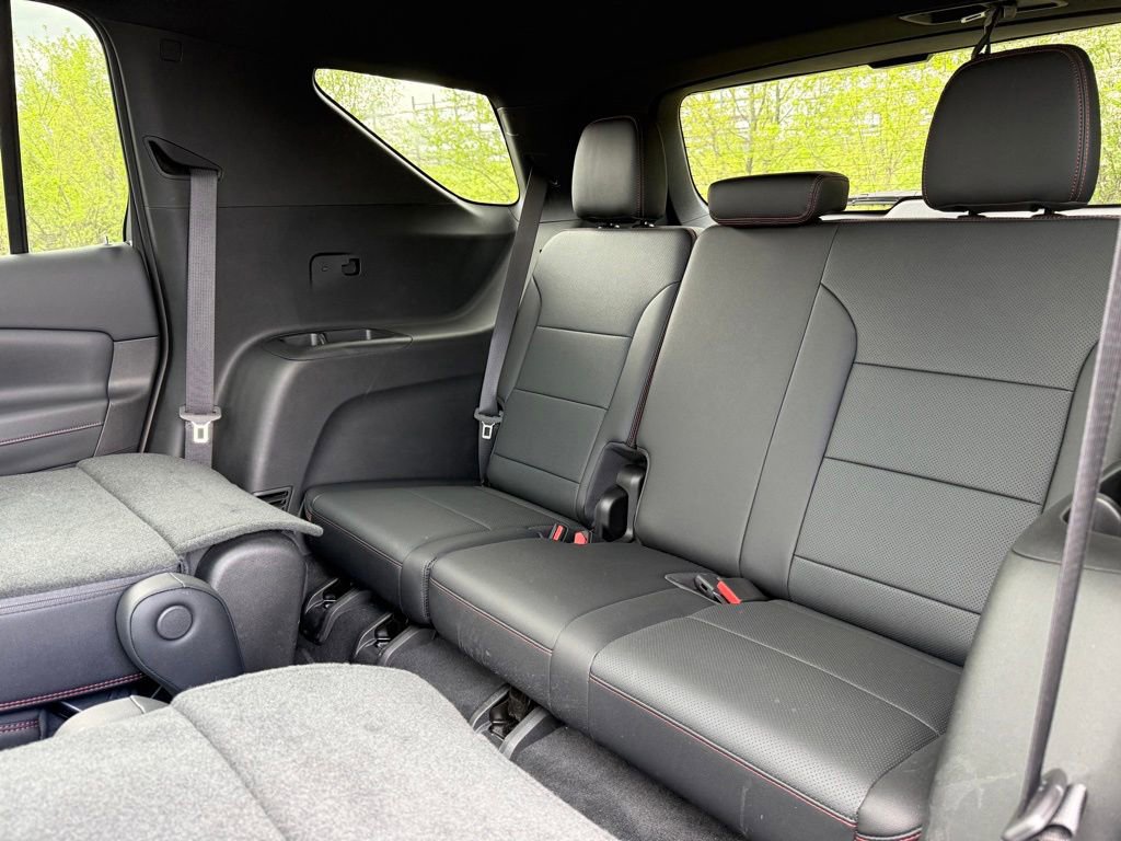 Used 2025 Chevrolet Traverse RS AWD/4WD image 8