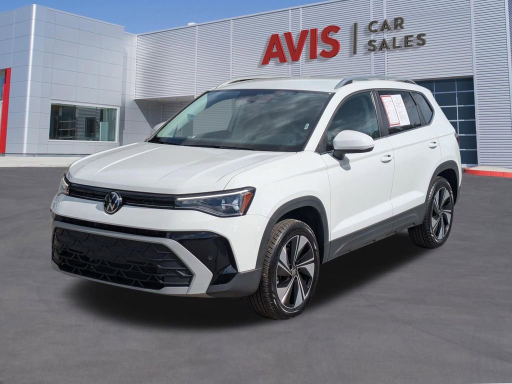 Used 2025 Volkswagen Taos SE AWD/4WD image 1