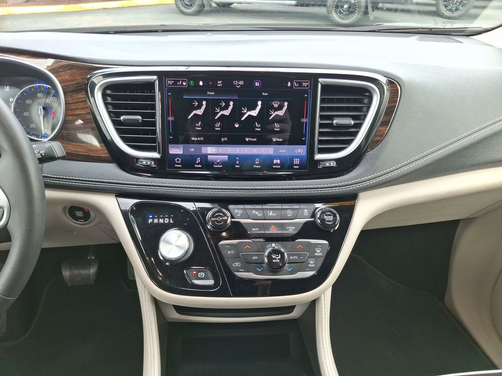 Certified 2022 Chrysler Pacifica Limited image 11
