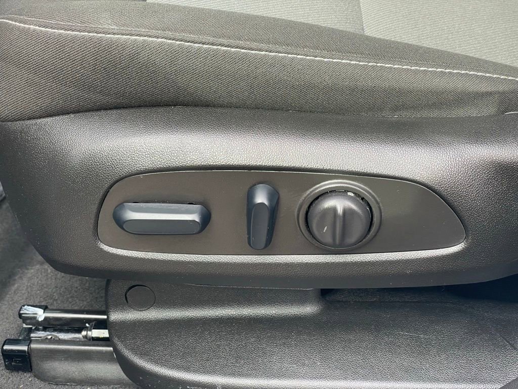 Used 2025 Chevrolet Blazer LT image 13