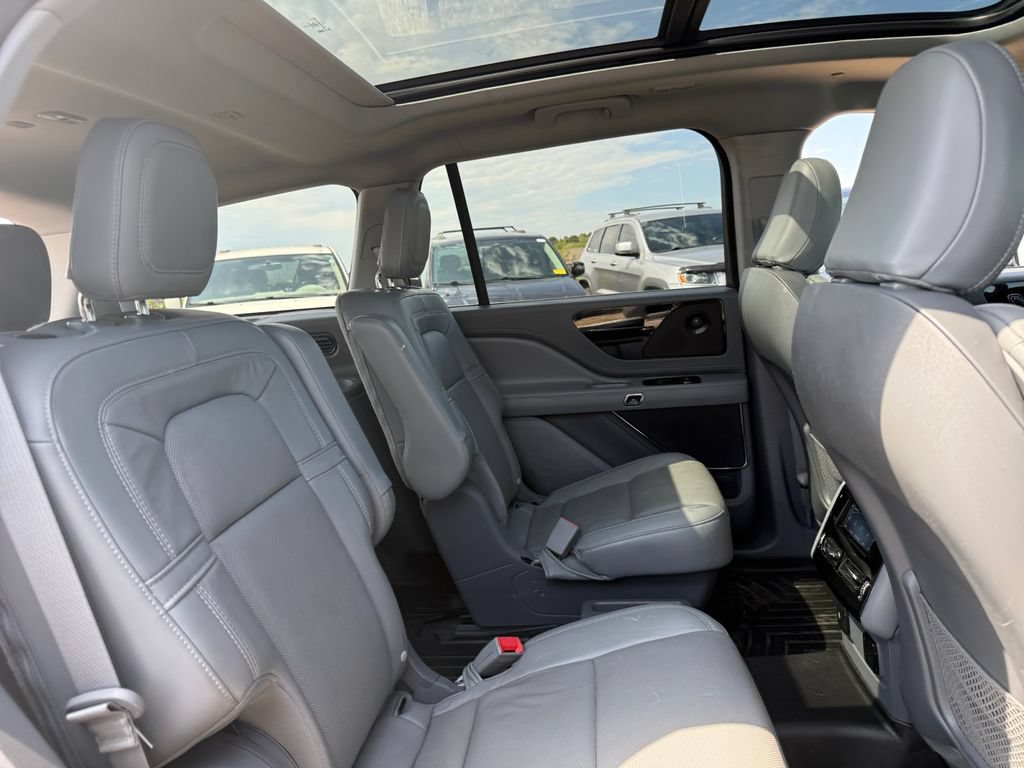 Used 2021 Lincoln Aviator Reserve w/ Equipment Group 208A AWD/4WD image 41