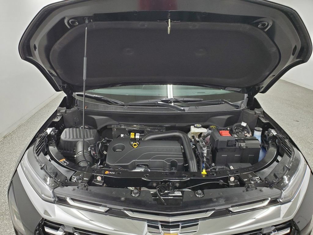 Used 2026 Chevrolet Equinox LT FWD image 10