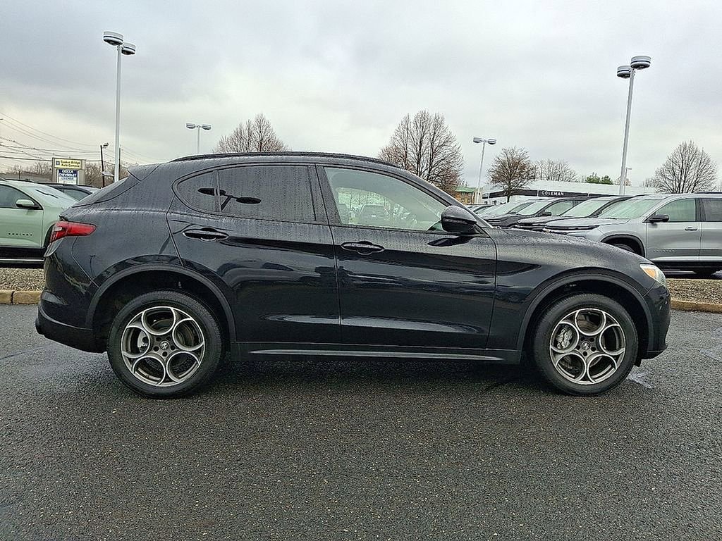 Used 2022 Alfa Romeo Stelvio Sprint AWD/4WD image 11