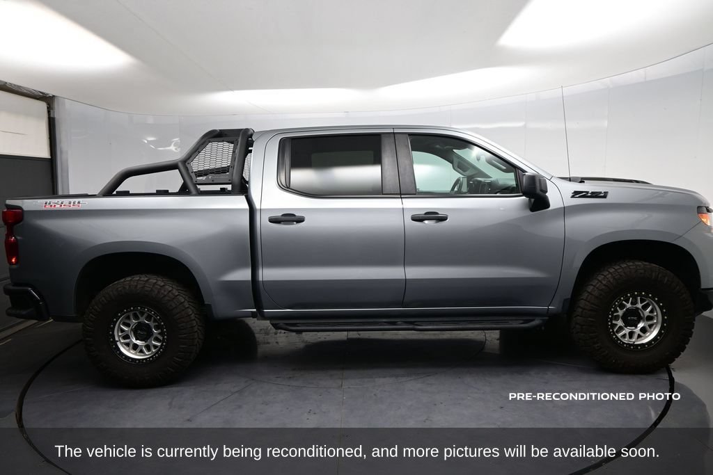 Used 2025 Chevrolet Silverado 1500 Custom Trail Boss w/ LPO, Dark Essentials Package AWD/4WD image 4