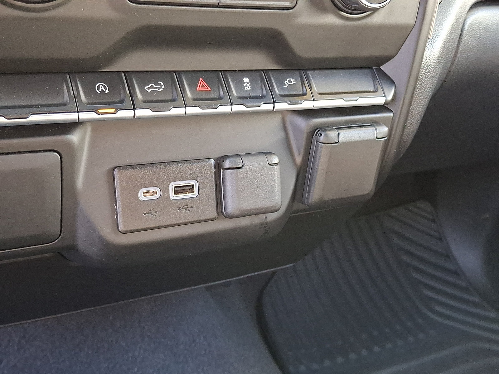 Certified 2022 Chevrolet Silverado 1500 Custom w/ LPO, Dark Essentials Package AWD/4WD image 22
