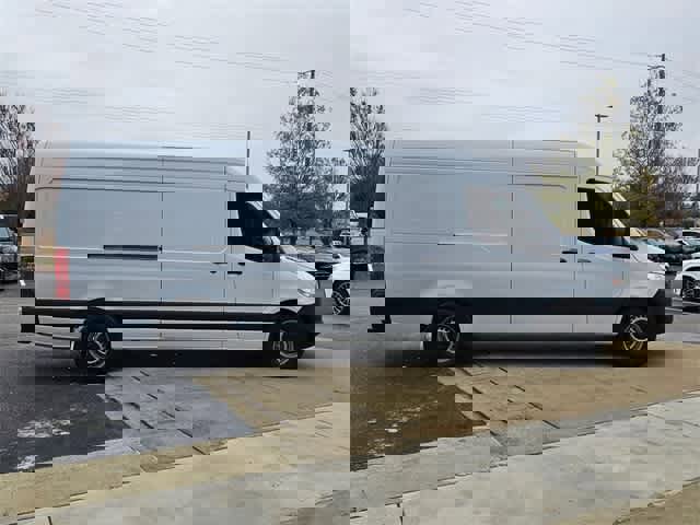 Used 2024 Mercedes-Benz Sprinter 2500 w/ Acoustic Package image 9