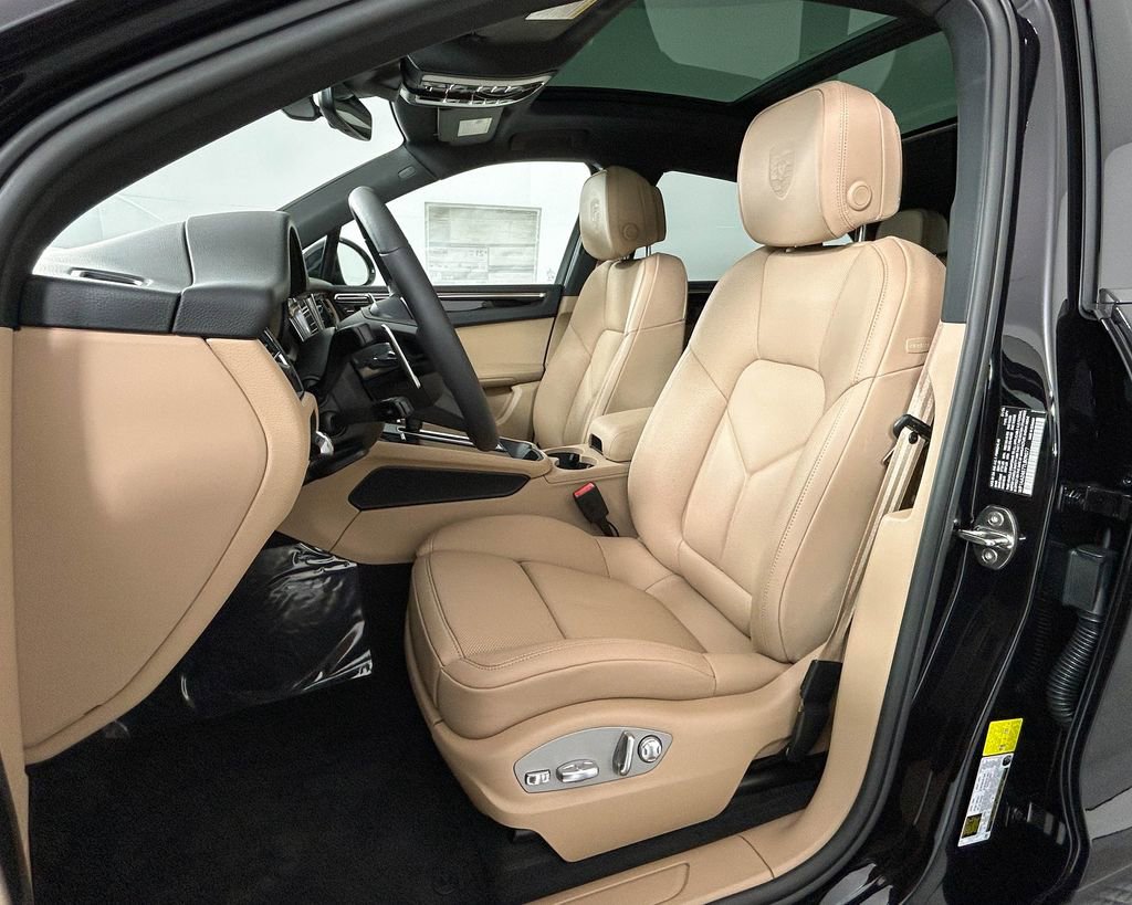 New 2026 Porsche Macan AWD/4WD image 5