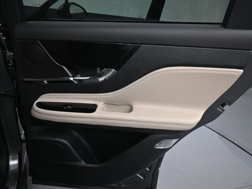 New 2026 Lincoln Corsair Premiere image 19