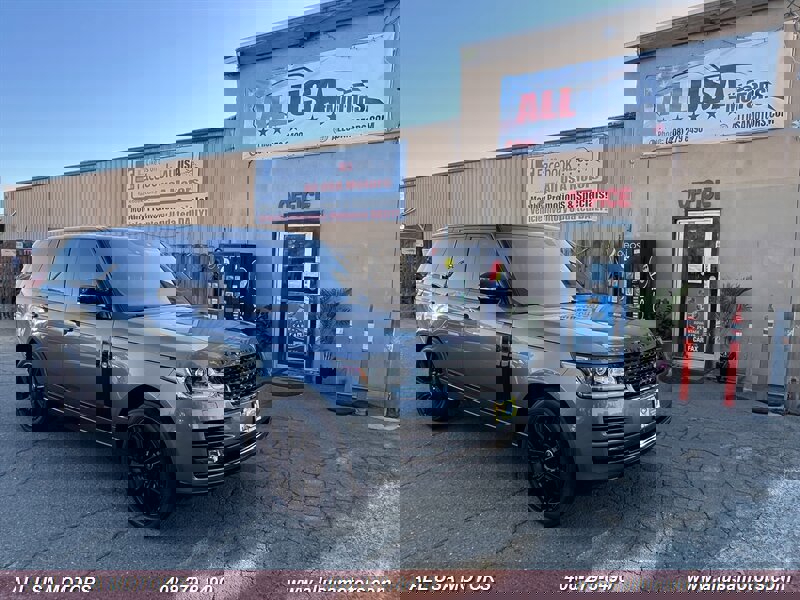 Used 2017 Land Rover Range Rover HSE image 3