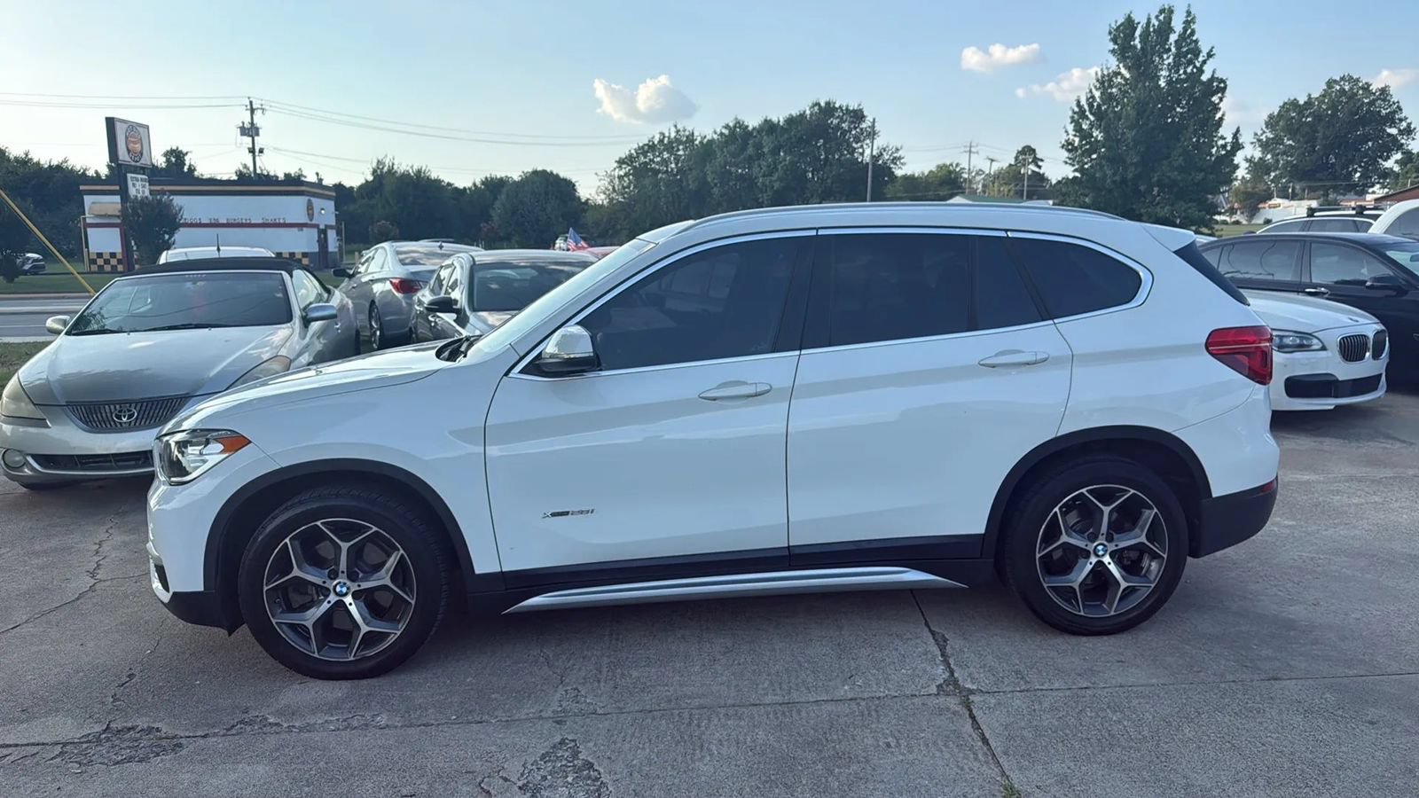 Used 2018 BMW X1 xDrive28i AWD/4WD image 2