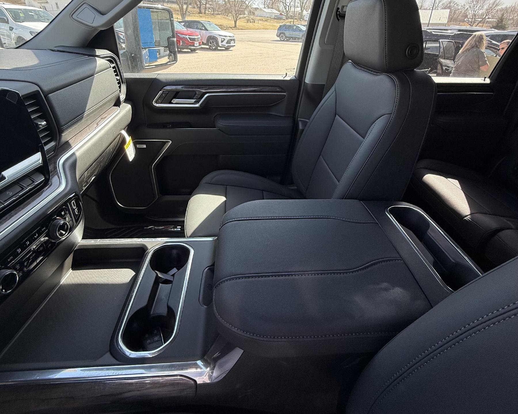 New 2026 Chevrolet Silverado 2500 LTZ w/ LTZ Premium Package AWD/4WD image 8