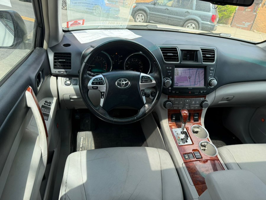 Used 2011 Toyota Highlander Limited w/ Tow Pkg AWD/4WD image 13