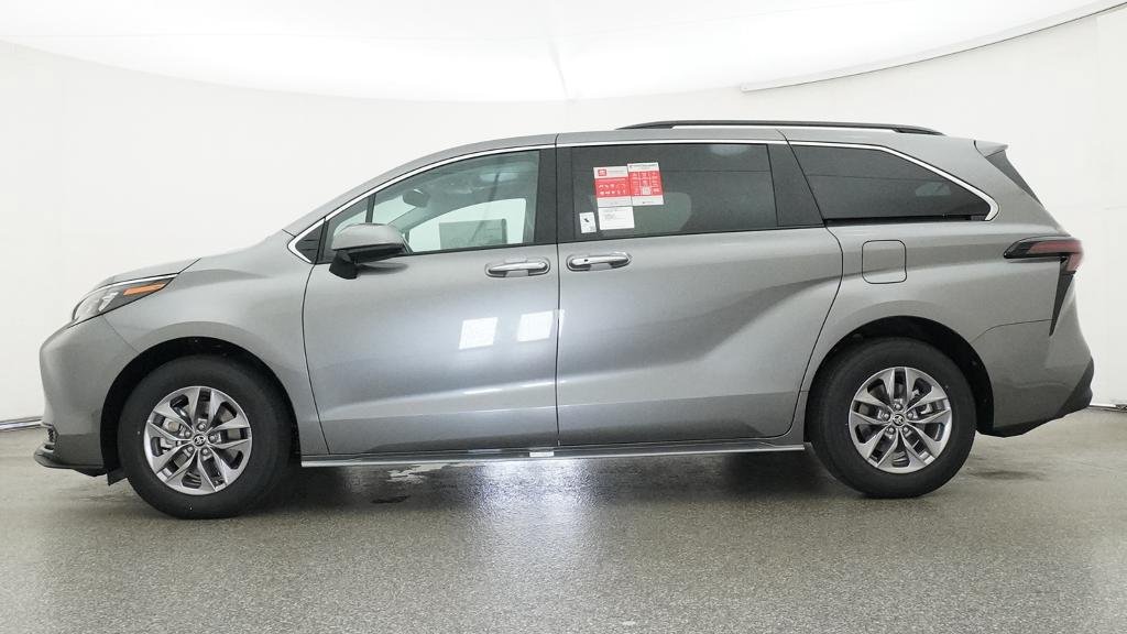 New 2026 Toyota Sienna XLE FWD image 2