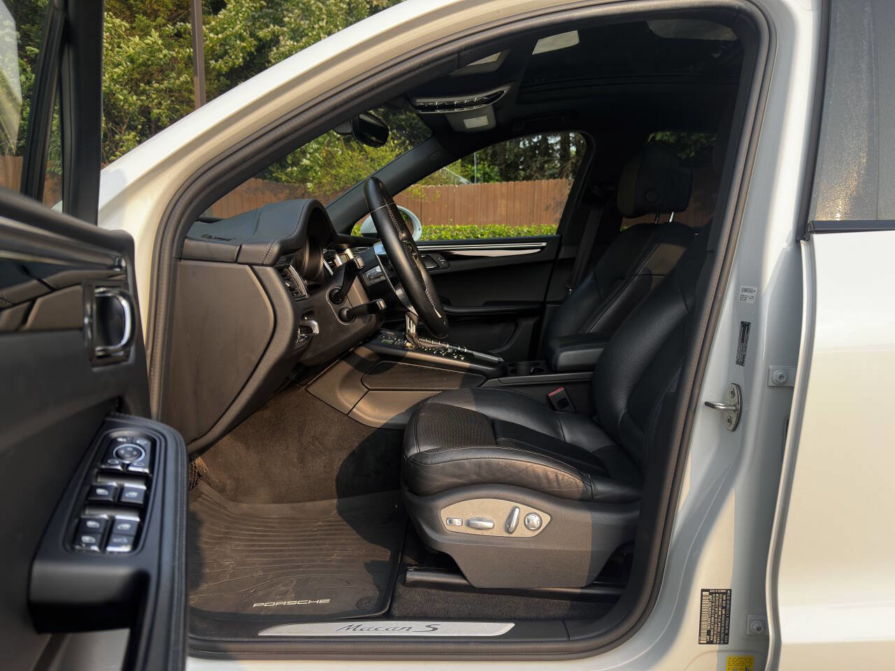 Used 2016 Porsche Macan S image 4