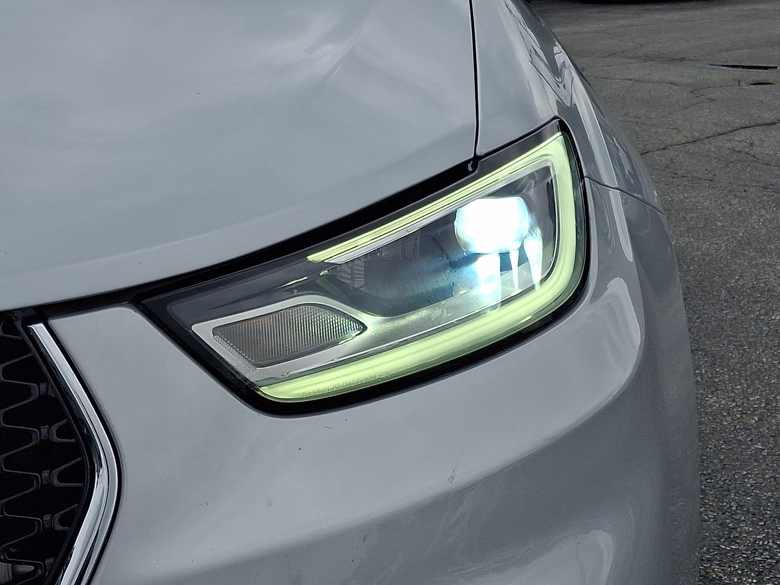 Certified 2024 Chrysler Pacifica Touring-L AWD/4WD image 9