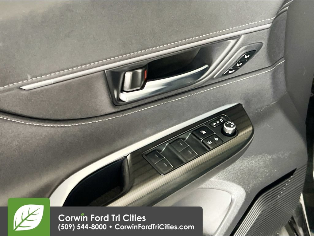 Used 2024 Toyota Venza Nightshade AWD/4WD image 12