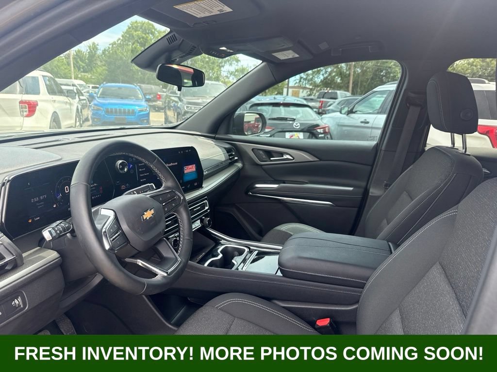 Used 2024 Chevrolet Traverse LT w/ Trailering Package FWD image 8