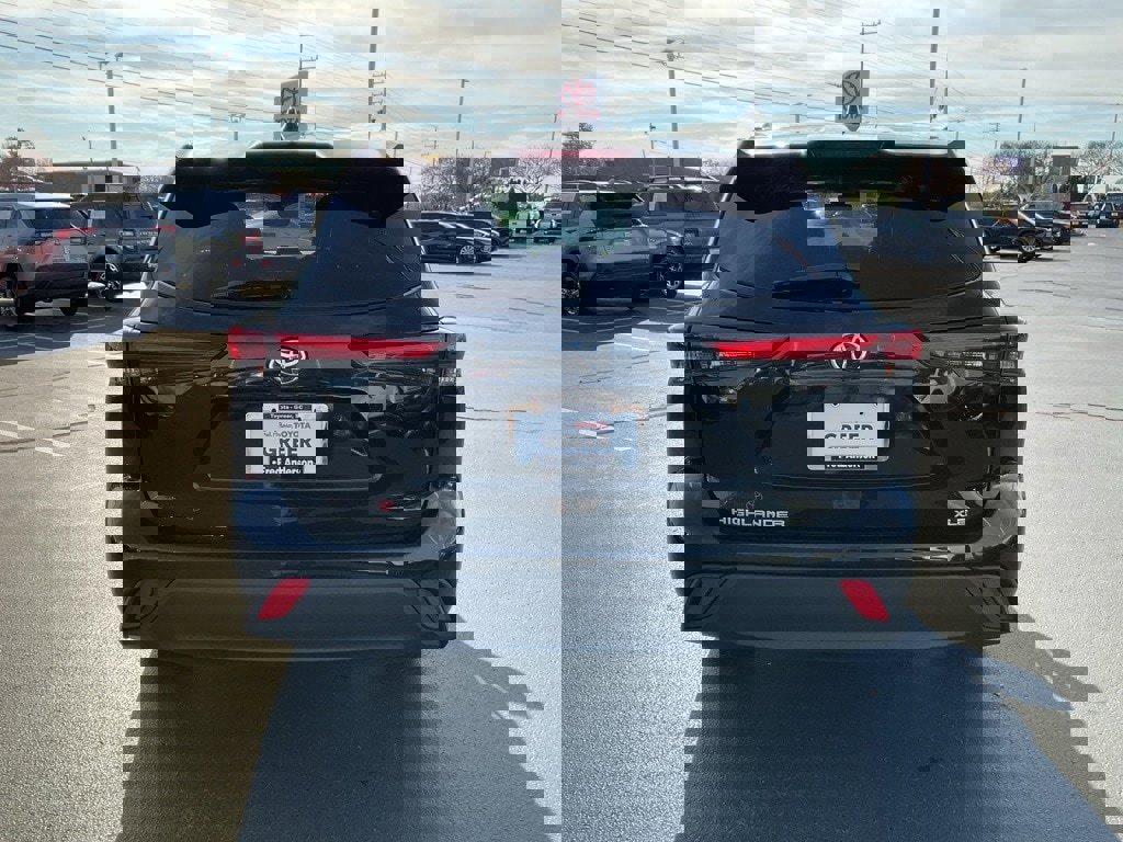 Used 2023 Toyota Highlander XLE image 19