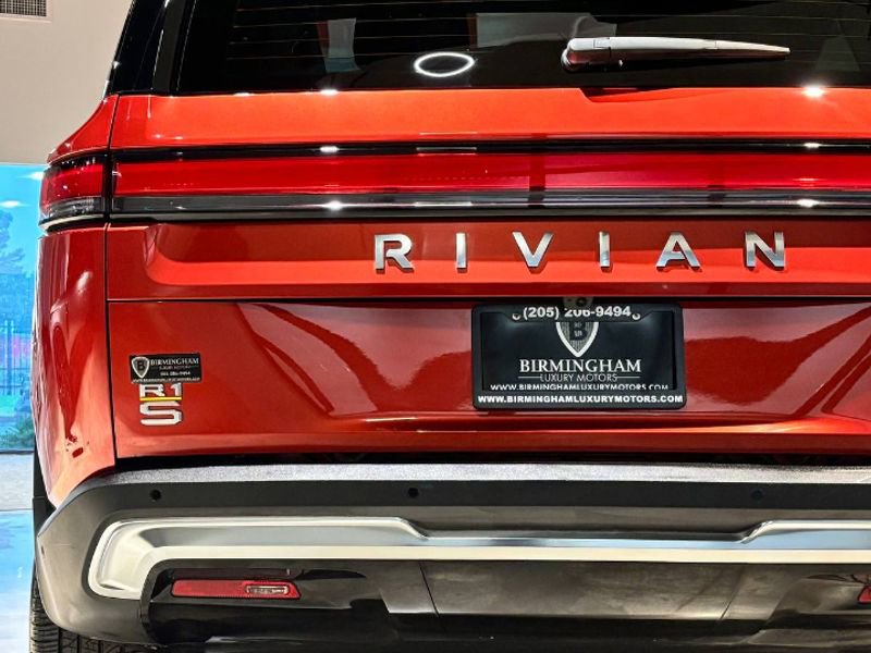 Used 2023 Rivian R1S Adventure image 15
