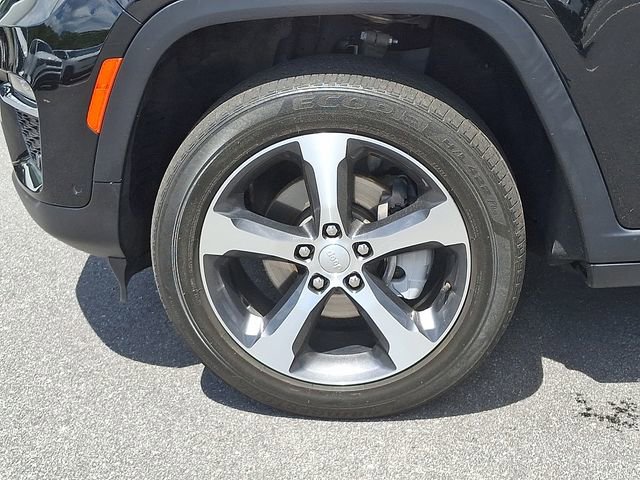 Used 2023 Jeep Grand Cherokee Limited w/ Luxury Tech Group II AWD/4WD image 8
