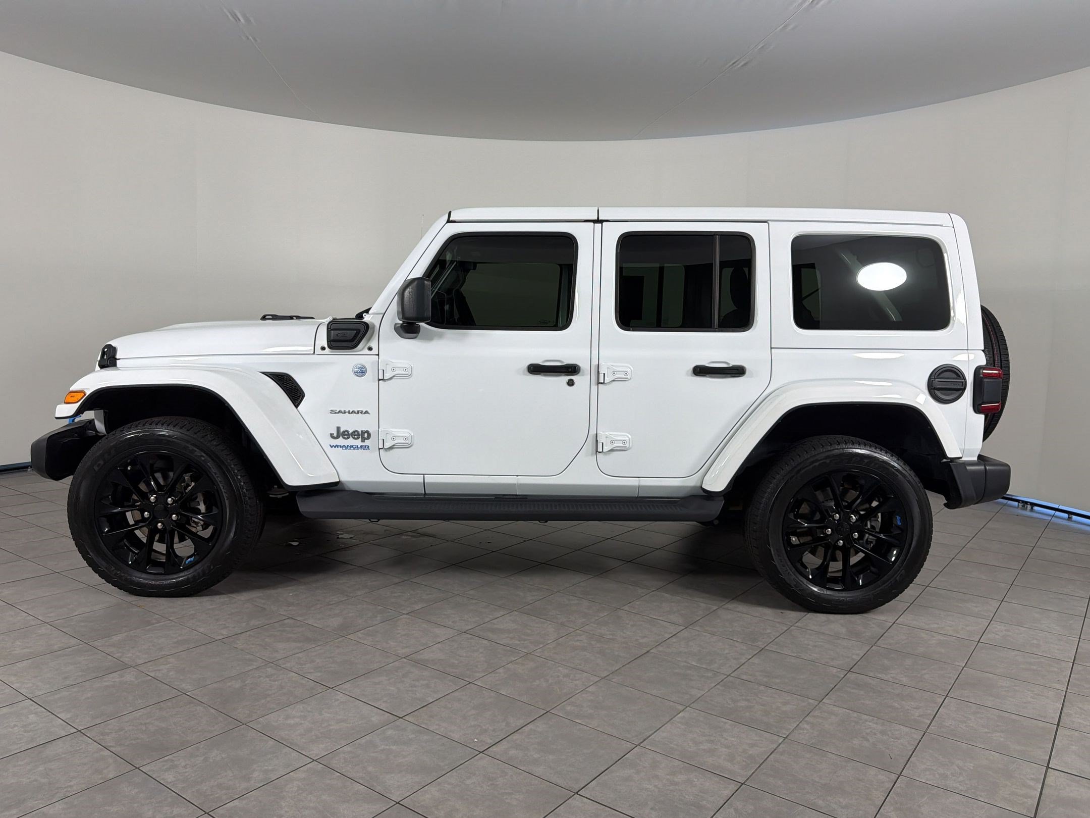 Used 2022 Jeep Wrangler Unlimited Sahara AWD/4WD image 2