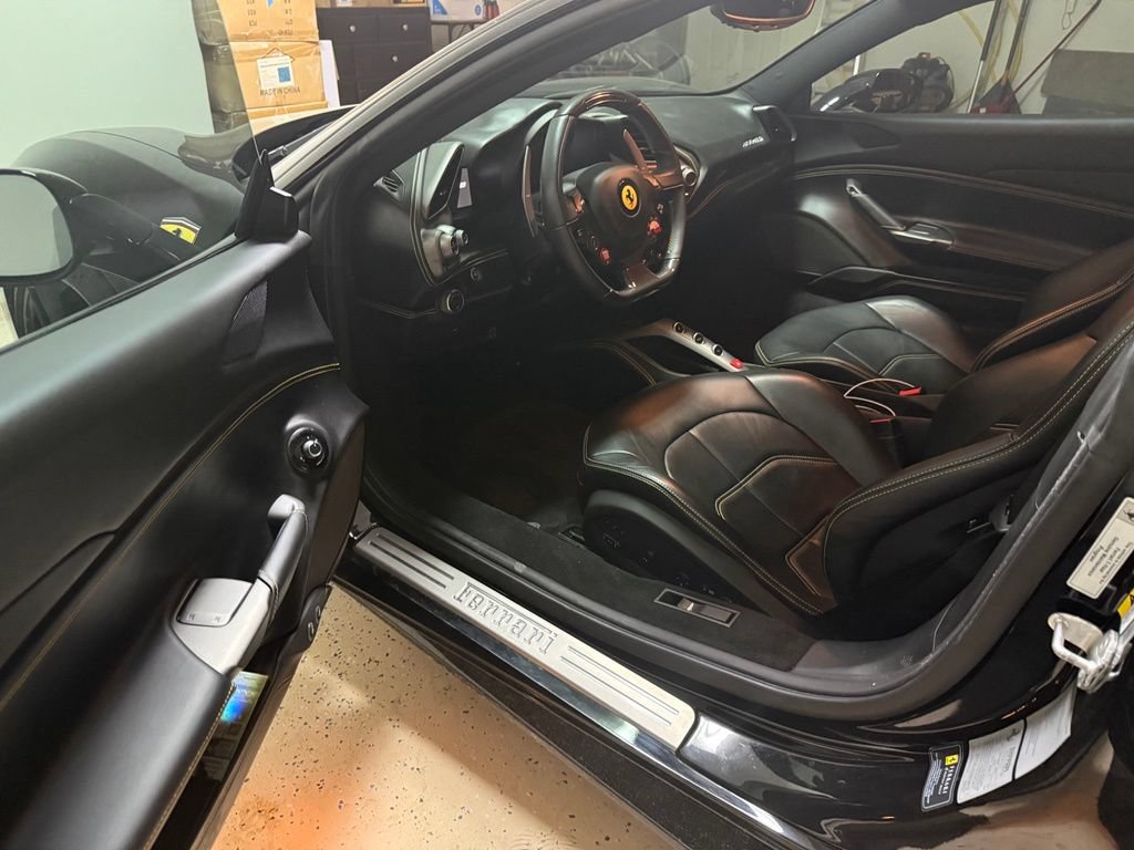 Used 2016 Ferrari 488 GTB RWD image 6