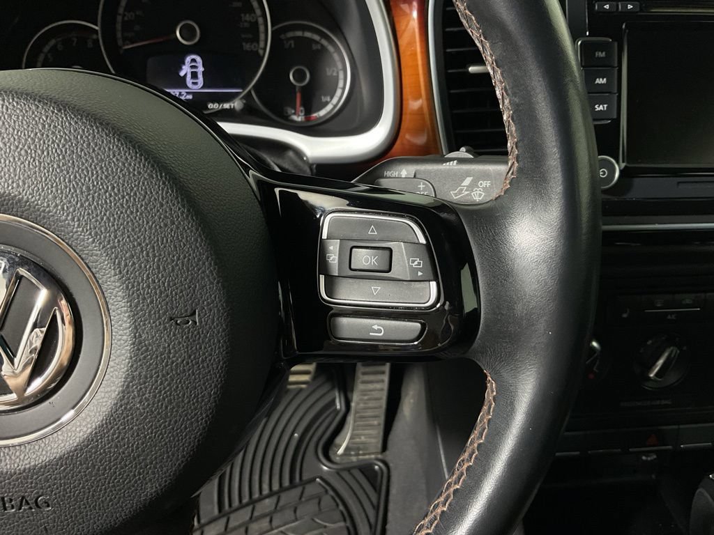 Used 2013 Volkswagen Beetle Turbo FWD image 27