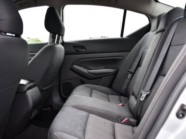 Used 2024 Nissan Altima 2.5 SV FWD image 17