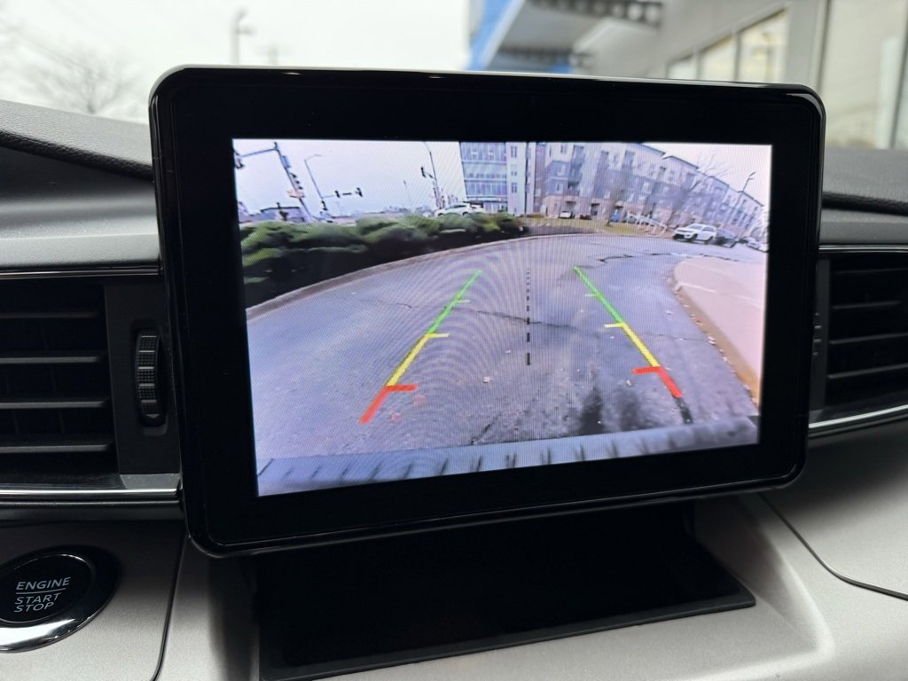 Used 2024 Ford Explorer XLT w/ Equipment Group 202A image 7