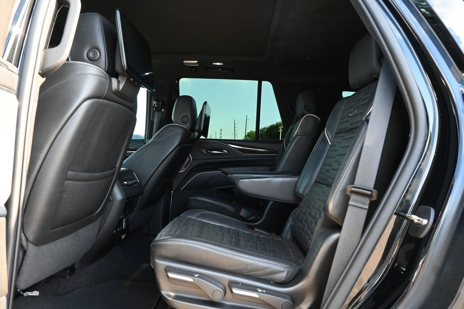 Used 2023 Cadillac Escalade Sport Platinum w/ LPO, ONYX Package RWD image 20