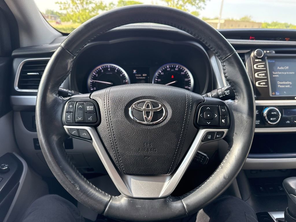 Certified 2017 Toyota Highlander XLE AWD/4WD image 12