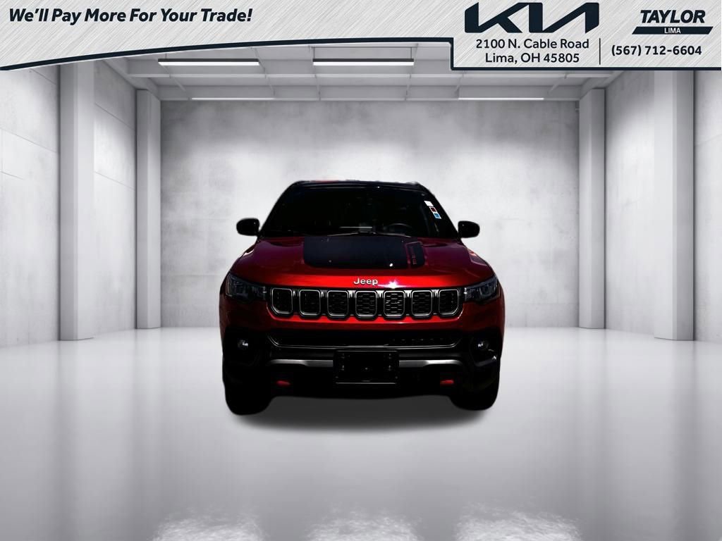 Used 2025 Jeep Compass Trailhawk AWD/4WD image 3