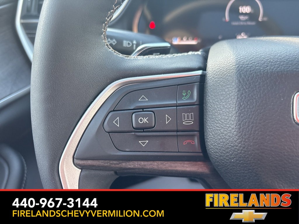 Used 2024 Jeep Grand Cherokee L Limited w/ Black Appearance Package image 17