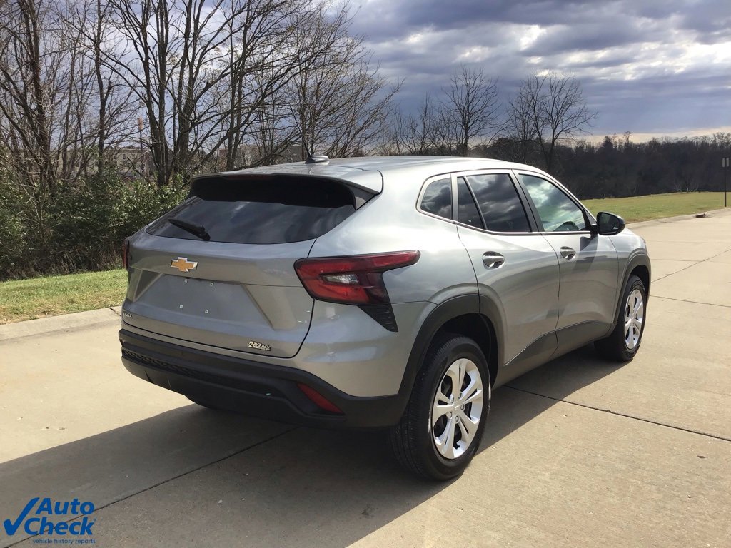 Used 2024 Chevrolet Trax LS w/ Driver Confidence Package image 3