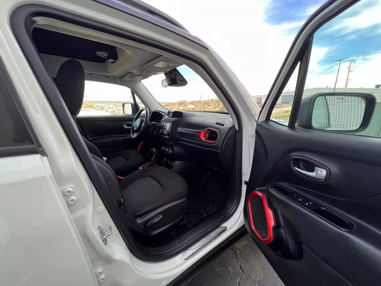Used 2015 Jeep Renegade Trailhawk w/ Safety & Security Group I image 8