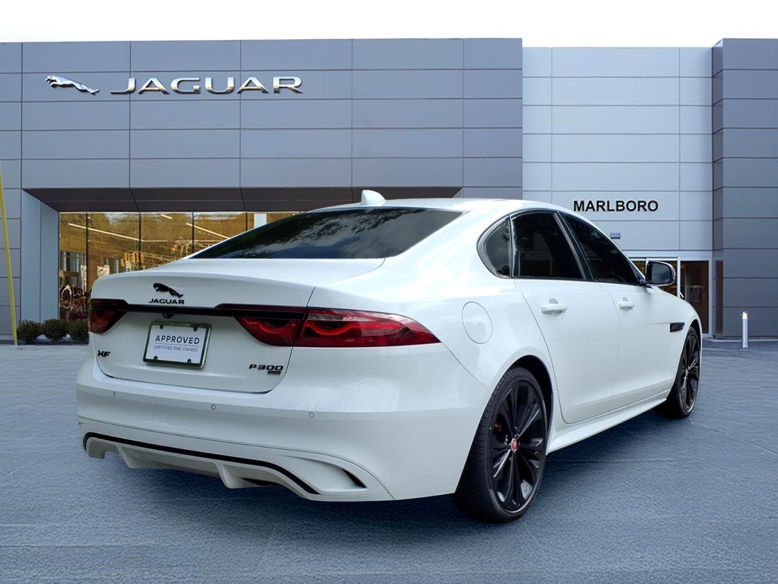 Certified 2022 Jaguar XF R-Dynamic SE AWD/4WD image 2